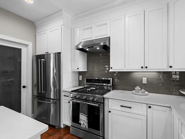 819 Irving Ave — Photo 26