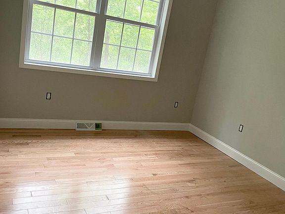 5th image of 117 Ableman Ave