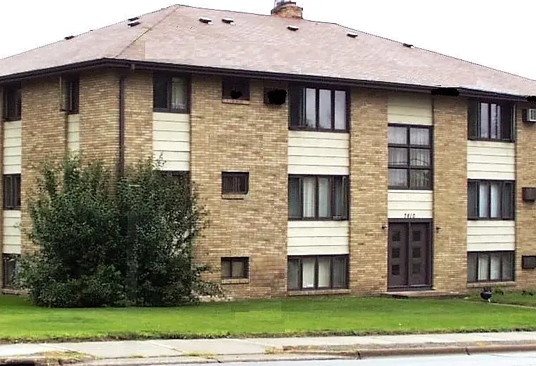 Bass Lake Apartments — Photo 1