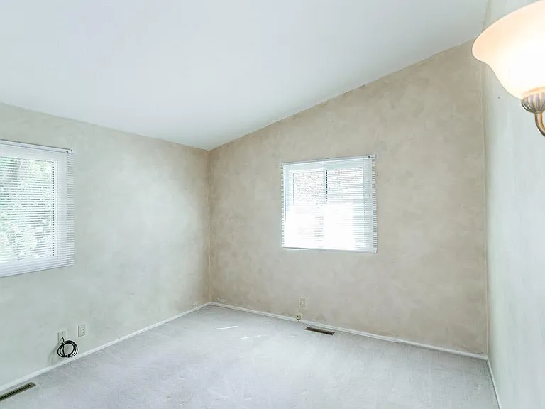 530 W Broadview Dr — Photo 6