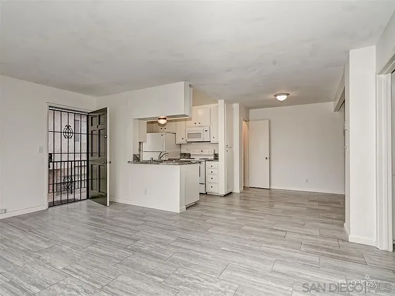 962 Loring St #2B — Photo 6