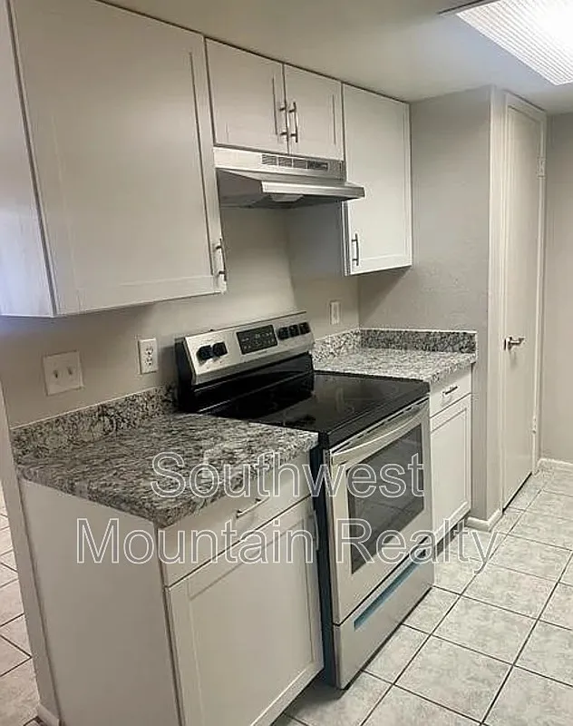 1 bed, 1.0 bath, 805 sqft, $895 — Photo 3