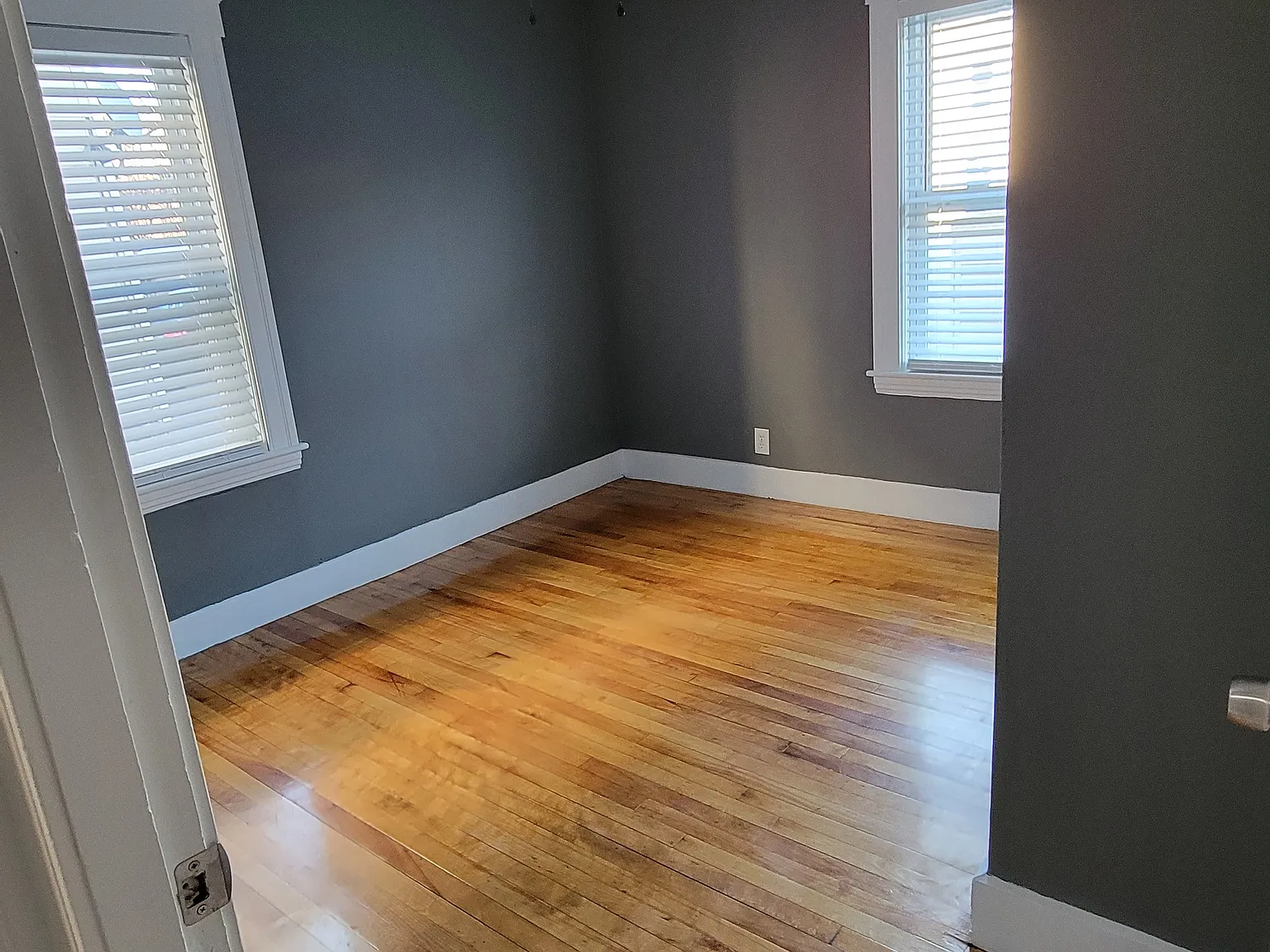 3 bed, 1300 sqft, $2,300 — Photo 4