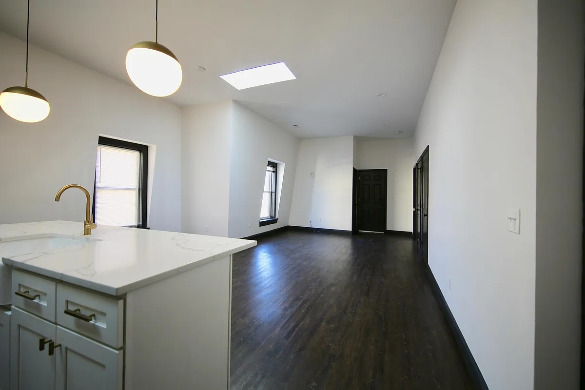 Building Photo - 125 Tobeyapt #3