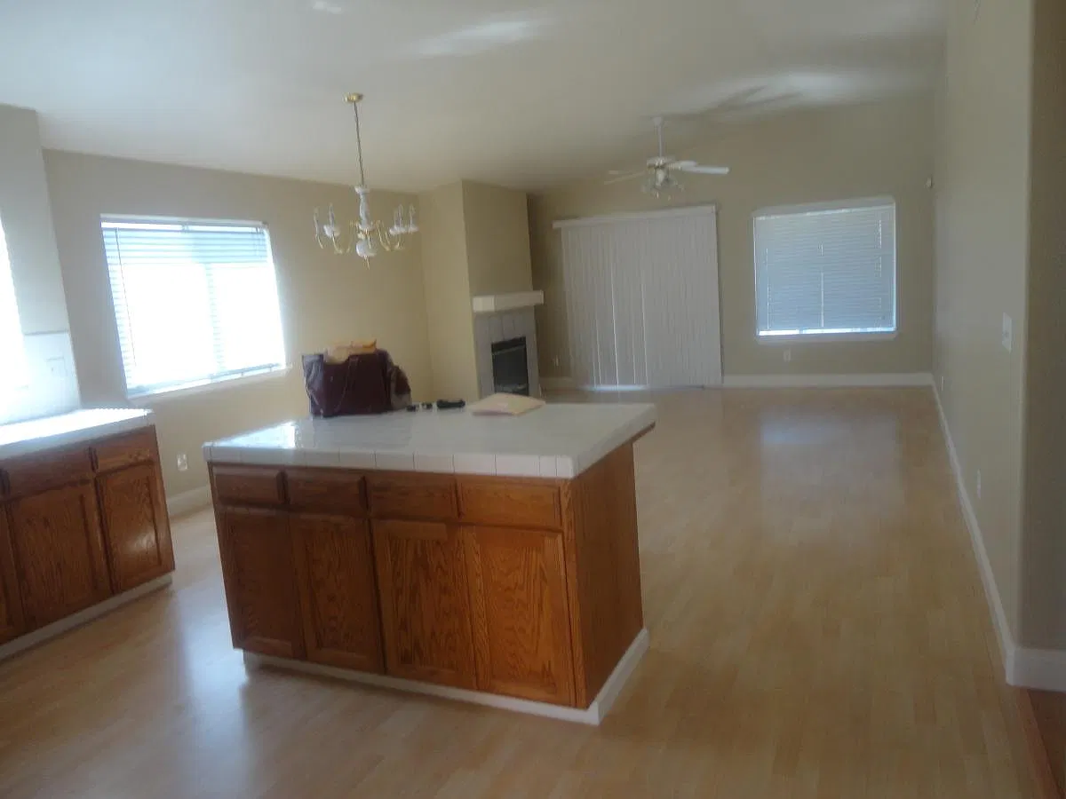 4 bed, 1928 sqft, $2,795 — Photo 4