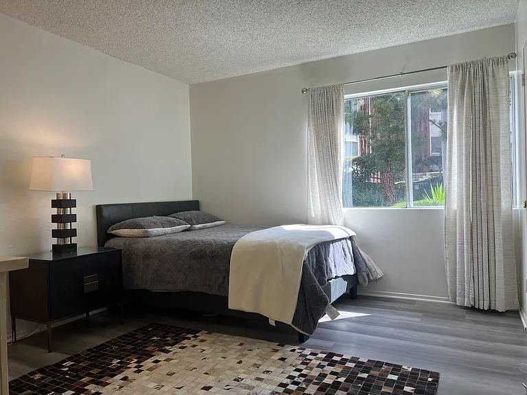 6868 Los Verdes Dr #5 — Photo 3