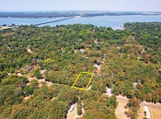 147 Golden Oaks Dr, Mabank, TX 75156
