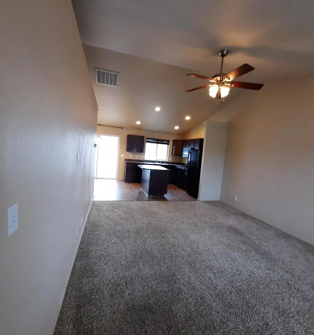 3 bed, 1200 sqft, $2,100 — Photo 3