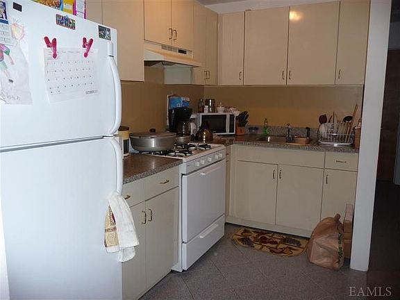 4th image of 1158 Thieriot Ave