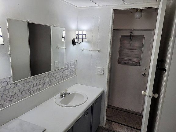 5th image of 2616 Dogwood Pl