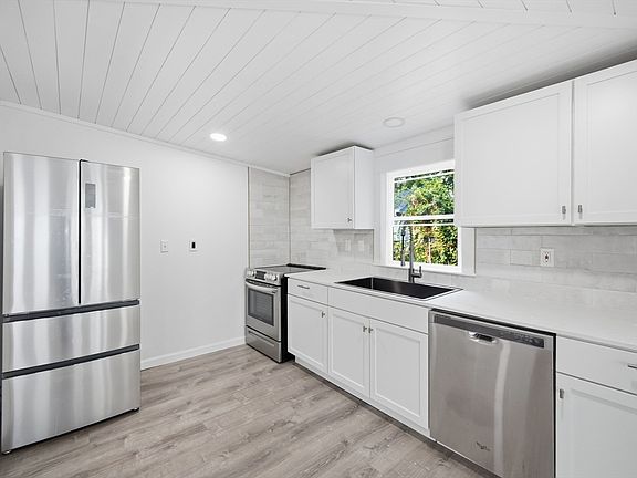 3rd image of 139 Spring St