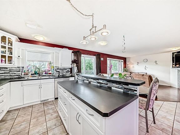4th image of 616 SE McCulloch Cres