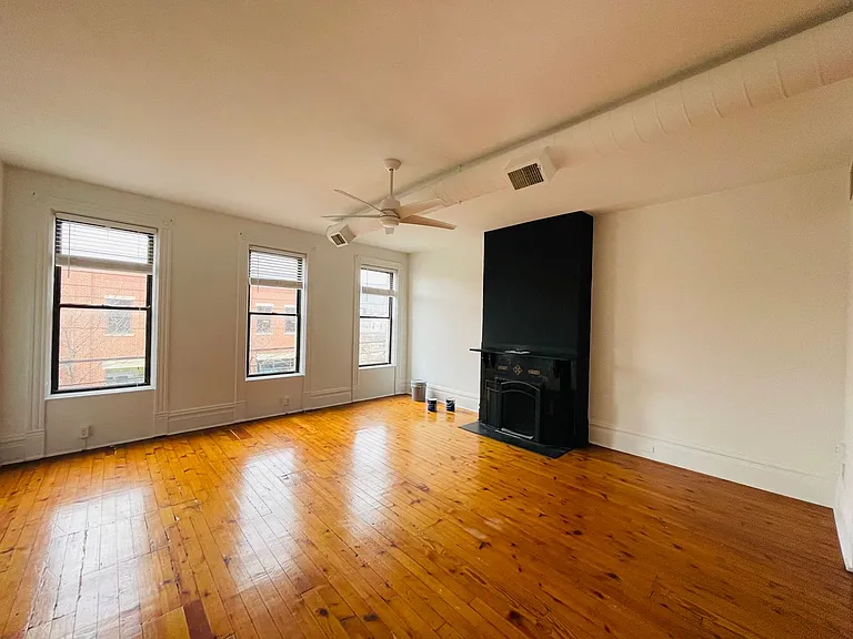 5210 Butler St — Photo 3