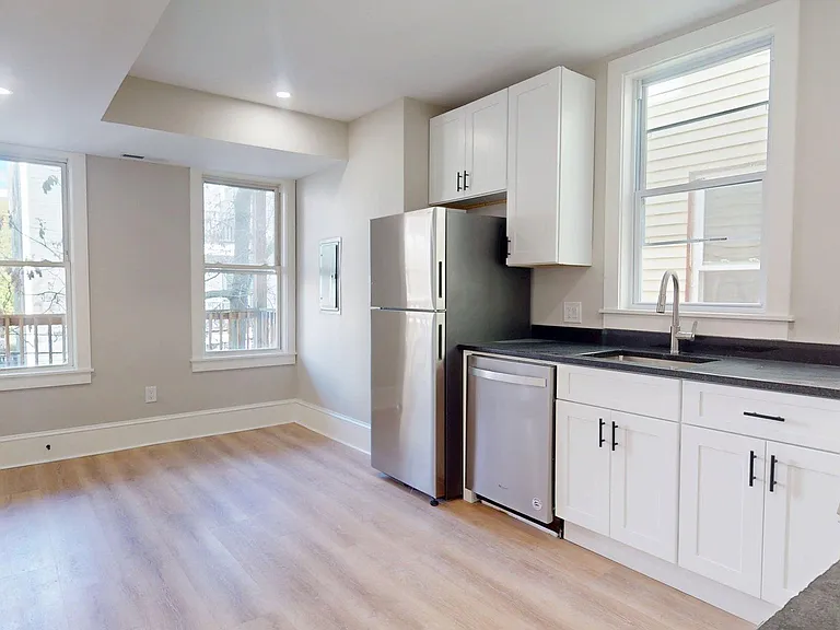 205 Chelsea St #2 — Photo 1