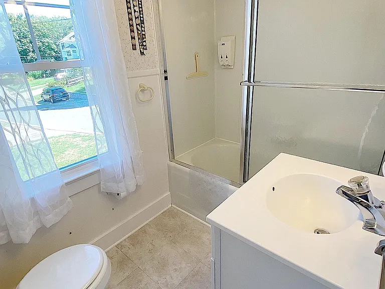 22 Crescent St — Photo 11
