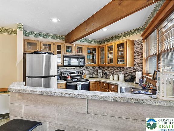 4th image of 426 Oak Ct