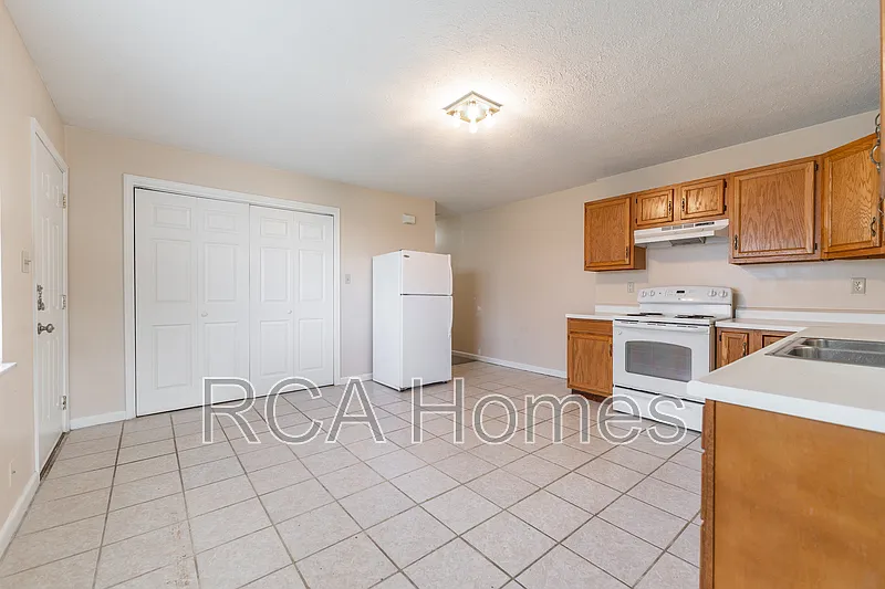 2 bed, 1.0 bath, $1,200 — Photo 3