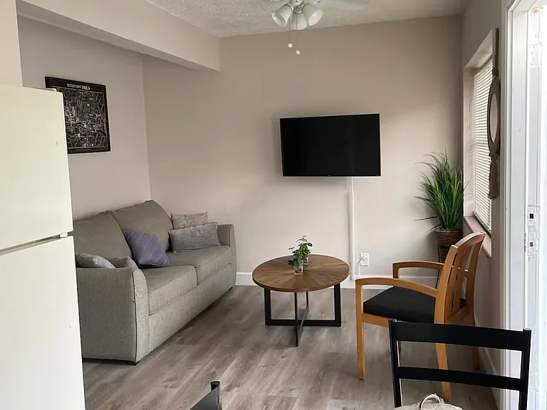 731 SW 4th Ct #2 — Photo 3