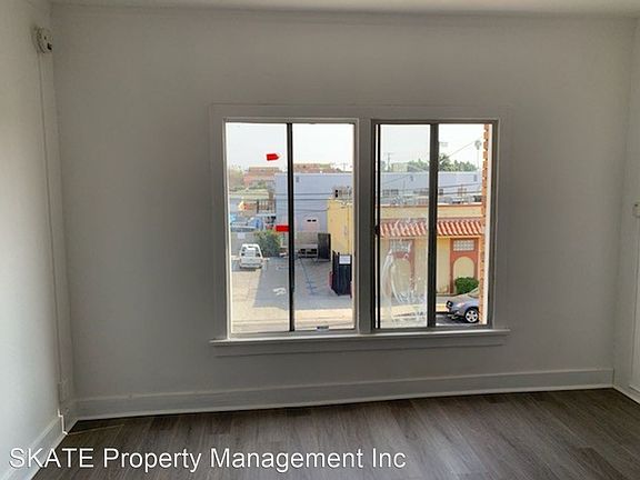 3rd image of 1895 W Adams Blvd Unit 16