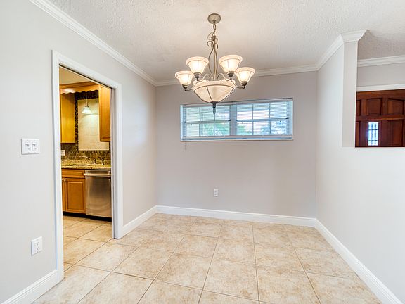 4th image of 250 Charles Ct