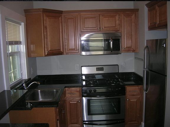 5th image of 305 14th Ave N #3