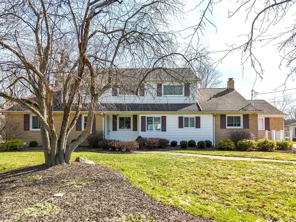 8613 Countryside Dr, Northfield, OH 44067