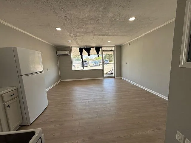 Burton Dr — Photo 1