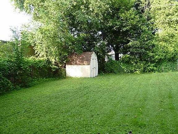 5th image of 2703 Butt St