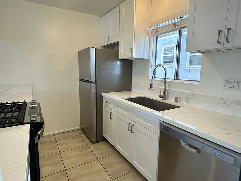 755 Gaviota Ave — Photo 2