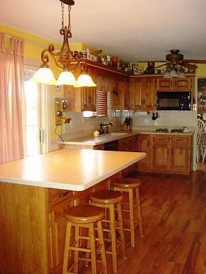 Kitchen w/ Island