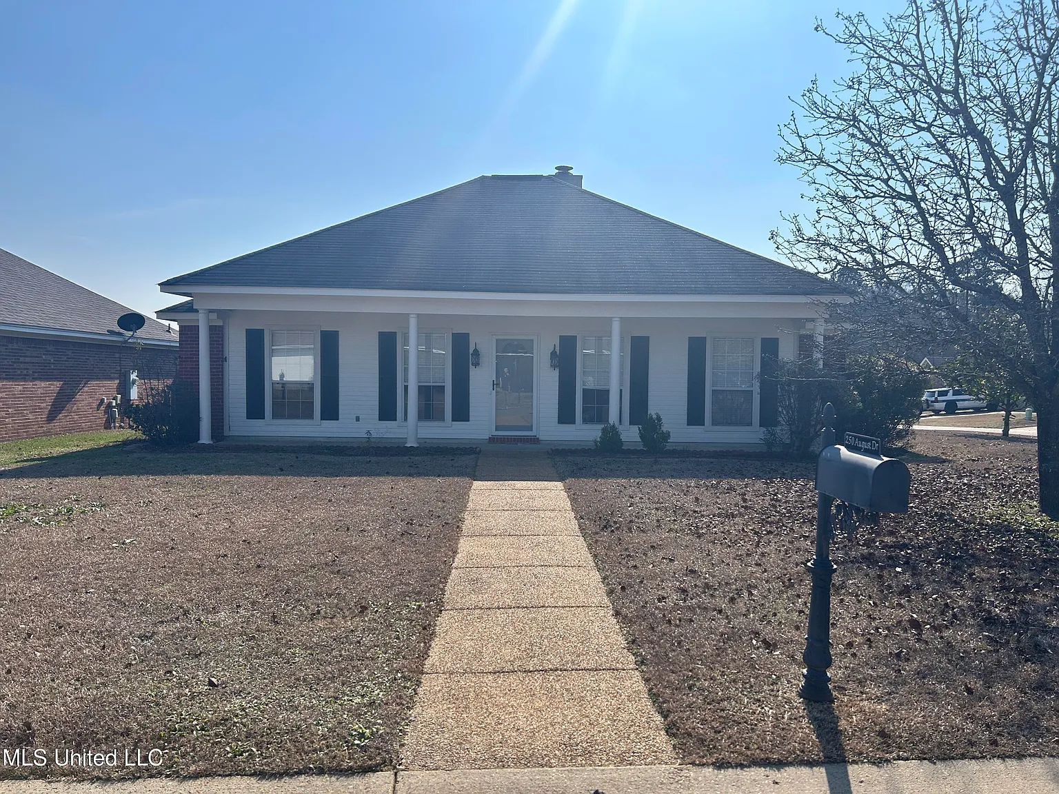 250 August Dr photo 1