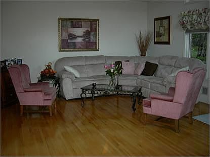 4th image of 22 Andrea Dr