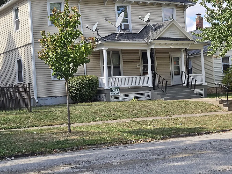 1420 Main St #3