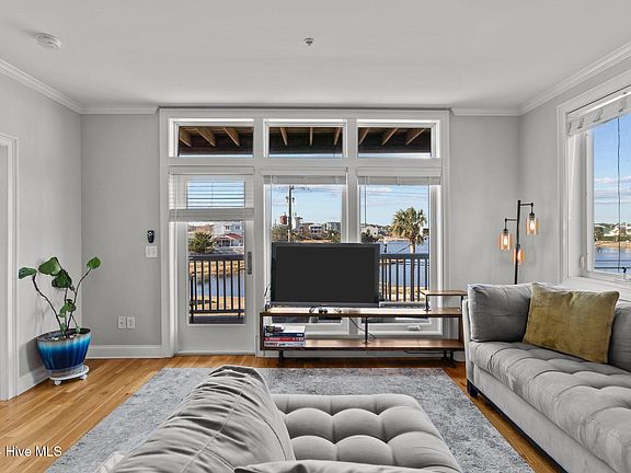 4th image of 608 S Carolina Beach Avenue S Unit 101