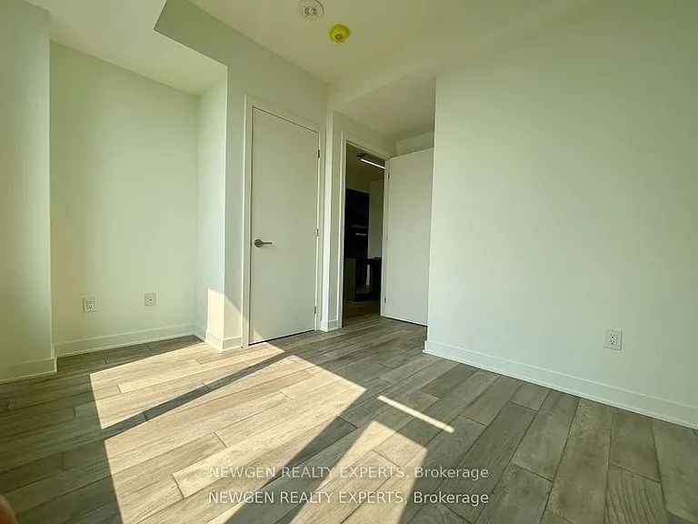 11 Yorkville Ave #3610 — Photo 22