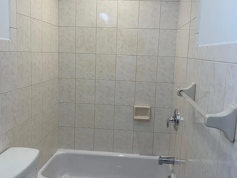 139 Boyd Ave #1F — Photo 15