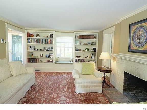 4th image of 59 Oak St