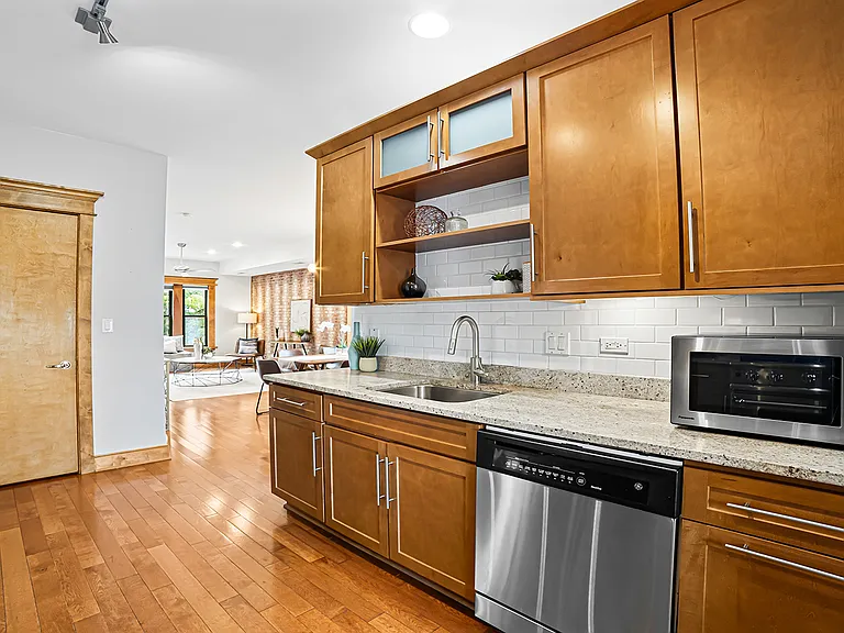 650 N Wood St #3SA — Photo 10