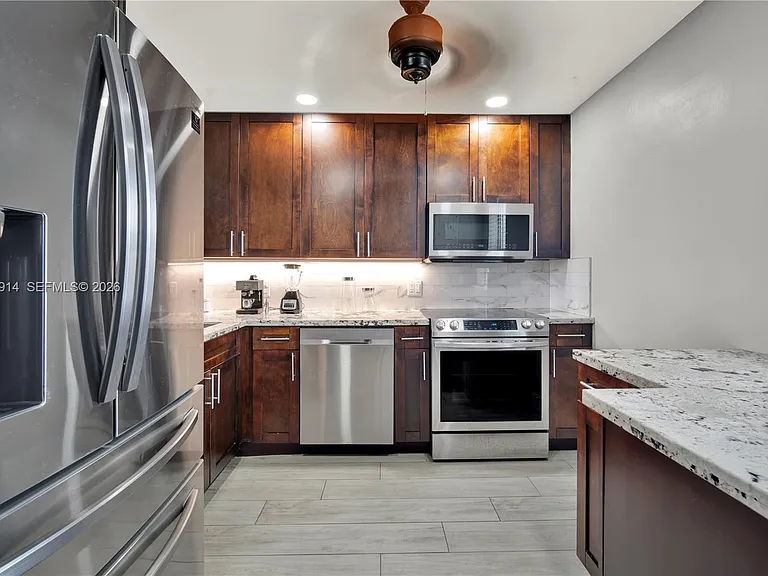 950 Hillcrest Dr #414 — Photo 11