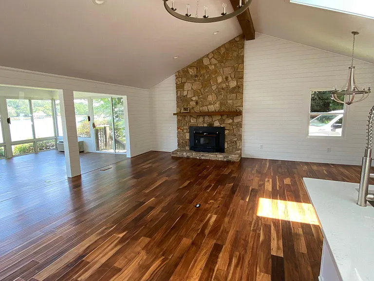 Open Floor Plan. Real Wood Stove/Fireplace.