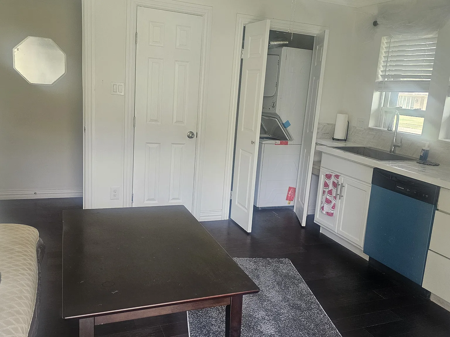 1 bed, 900 sqft, $1,375 — Photo 3