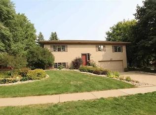 6000 W Westminster Dr, Sioux Falls, SD 57106