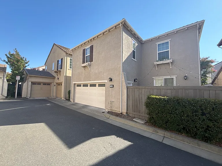 95 Talmont Cir — Photo 32