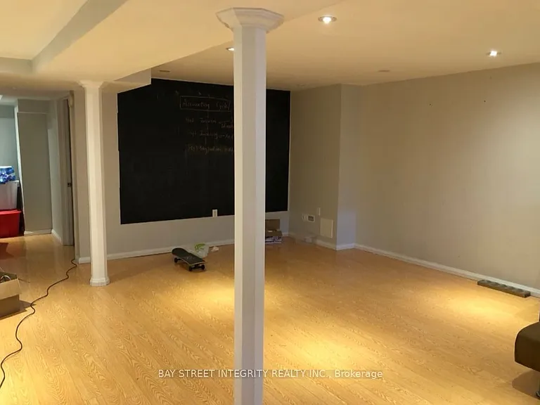 1580 Lancaster Dr #29 — Photo 12