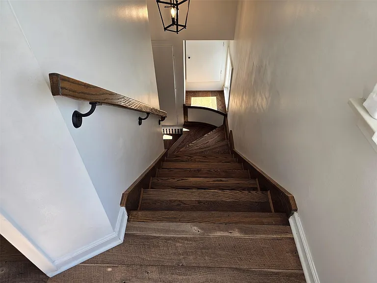 249 W Buell Rd E — Photo 68