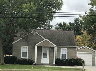 920 8th St, Baraboo, WI 53913