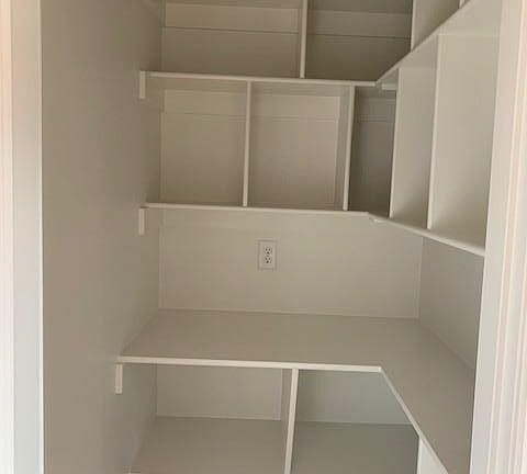 5th image of 1002 Lindsey Ln