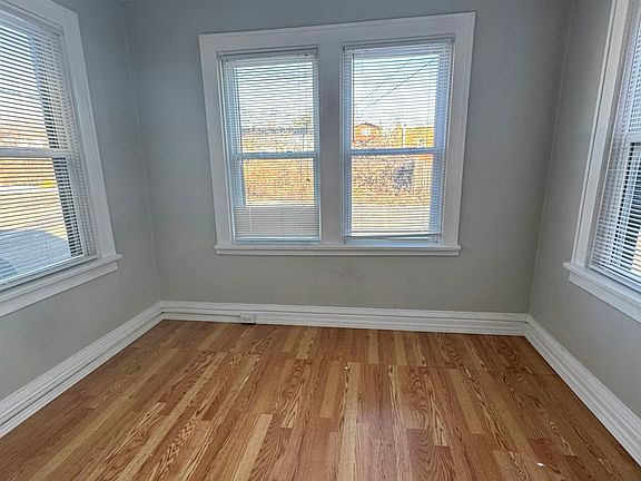 4th image of 1406 Woodland Dr APT 1S