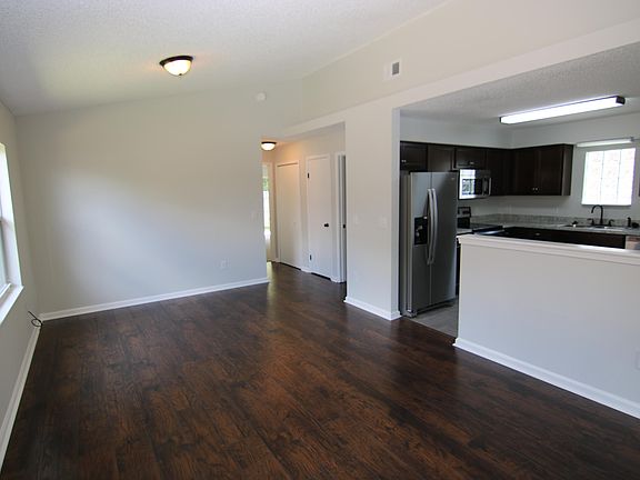 5th image of 729 E Century Point Dr