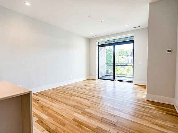 4th image of 4747-59 N Ashland Ave #4747-412